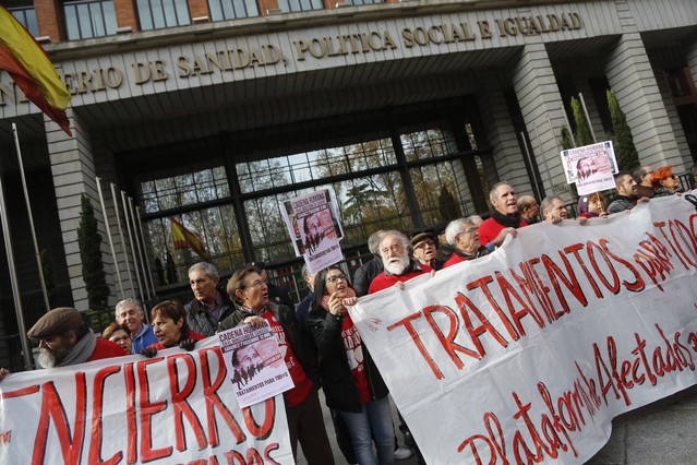 CONCENTRACIÓN FRENTE AL MINISTERIO DE SANIDAD DE AFECTADOS POR VHC