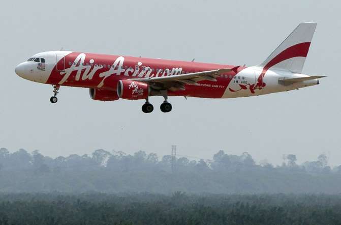 DESAPARECE UN AVIÓN DE AIRASIA EN AGUAS DE BELITUNG (INDONESIA)