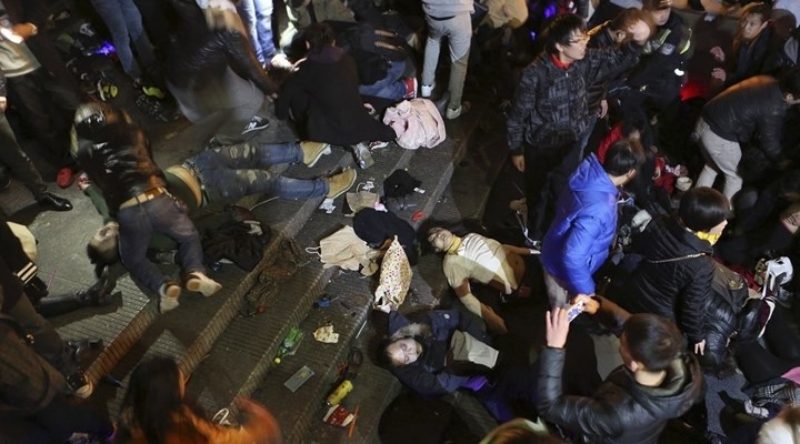 TRAGEDIA EN EL FIN DE AÑO DE SHÀNGHǍI