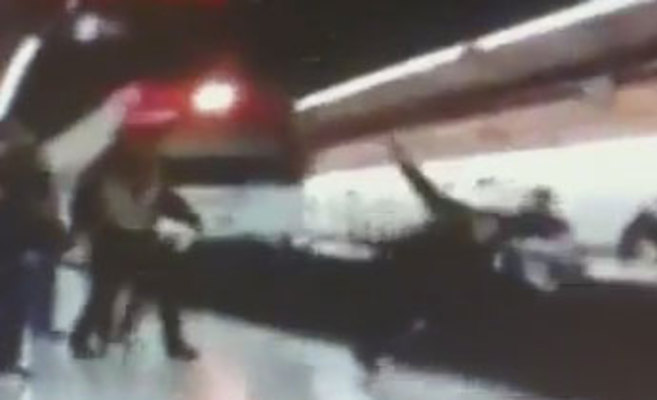DRAMÁTICA MUERTE DE UN POLICÍA EN UN FORCEJEO CON UN INMIGRANTE