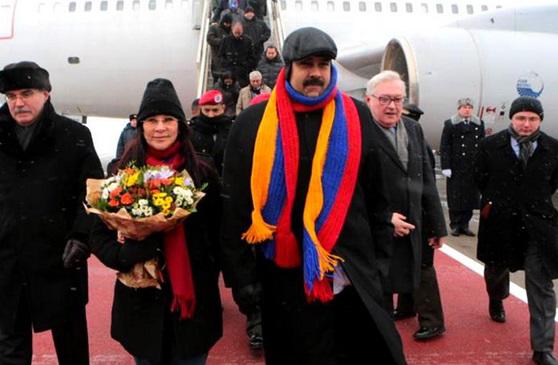 MADURO SALE A CHINA A PEDIR