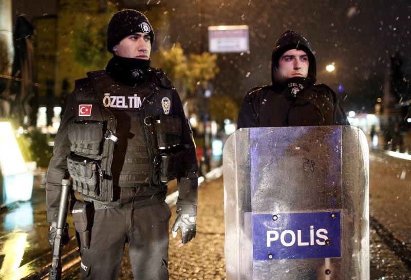 ATENTADO SUICIDA DE UNA MUJER EN ESTAMBUL