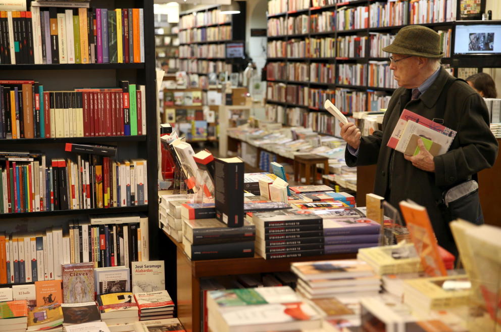 NO PICA, NO DA ALERGIA, NI SIENTA MAL, PERO LOS ESPAÑOLES NO LEEN LIBROS