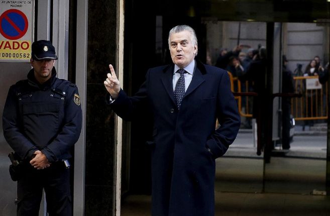 BÁRCENAS SIGUE TIRANDO DE LA MANTA