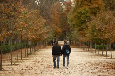 LOS JÓVENES VARONES ESPAÑOLES DESCONFÍAN DE SUS PAREJAS
