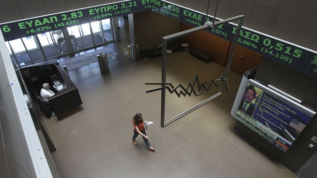 EL CAPITAL JUEGA CON EL PUEBLO GRIEGO: LA BOLSA SE HUNDE