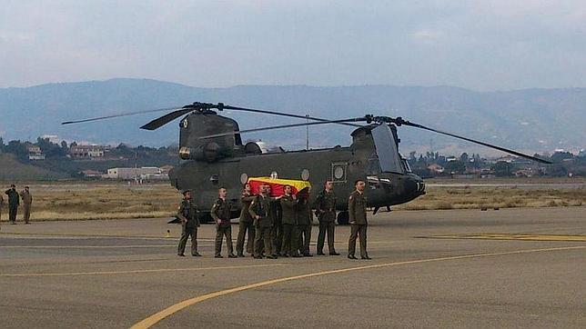 LLEGA A ESPAÑA EL CABO FALLECIDO EN UN BOMBARDEO ISRAELÍ