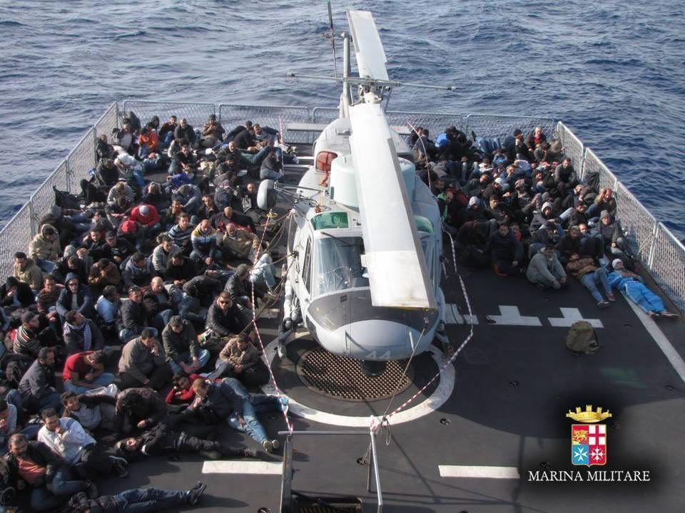 DRAMA DE INMIGRANTES DE UNA EMBARCACIÓN CAMINO DE ITALIA