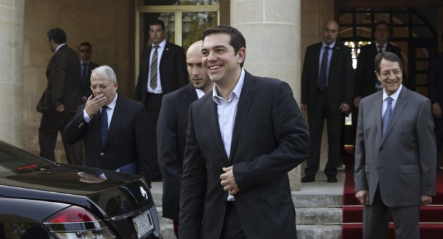 VISTO BUENO DEL EUROGRUPO: MÁS DINERO Y TIEMPO PARA GRECIA