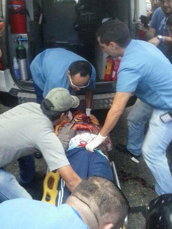 UN POLICÍA MATA A UN JOVEN MANIFESTANTE EN VENEZUELA