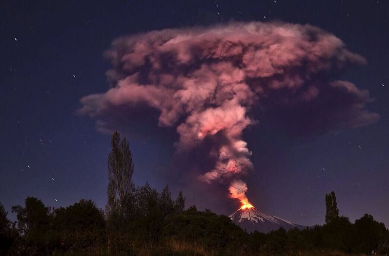 IMPRESIONANTE ERUPCIÓN DEL VILLARRICA (CHILE)