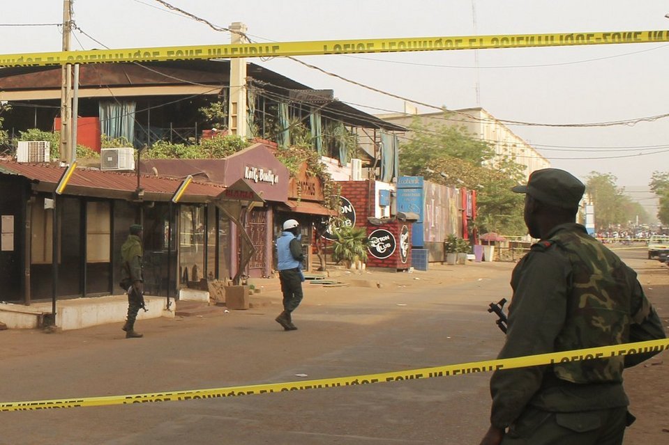 MASACRE EN UN RESTAURANTE DE BAMAKO
