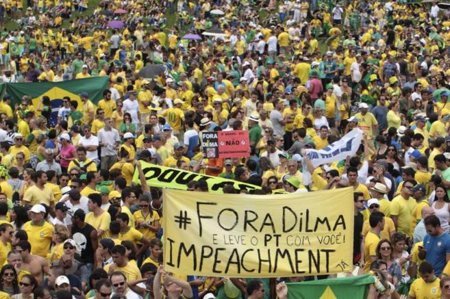 QUIEREN ECHAR A DILMA