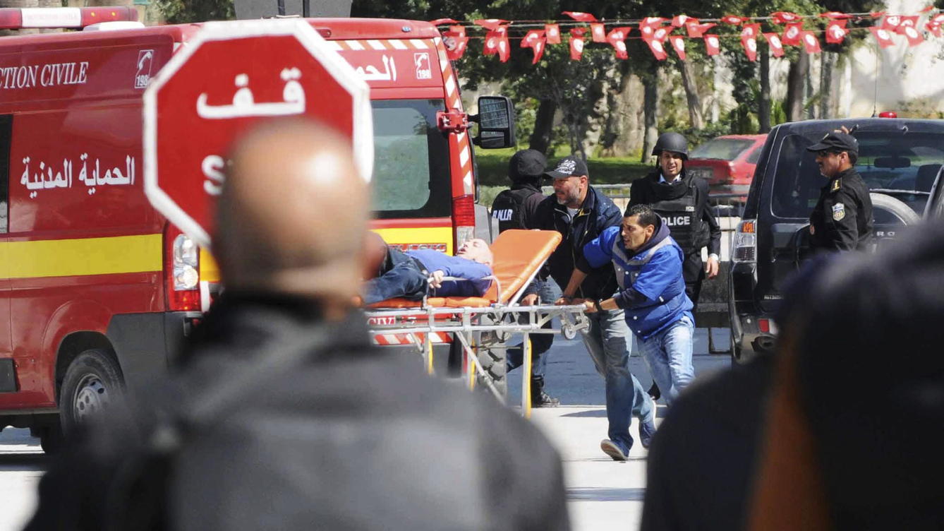 ASESINADOS 17 TURISTAS EN TÚNEZ