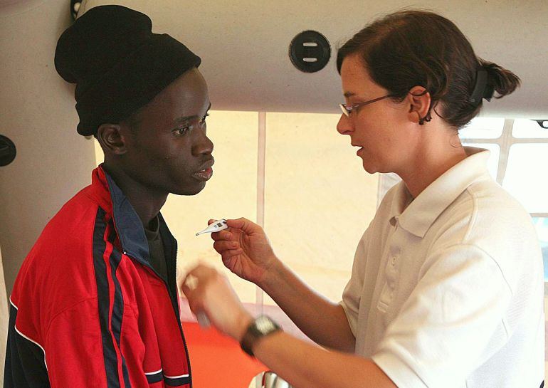 ATENCIÓN MÉDICA PRIMARIA A INMIGRANTES IRREGULARES