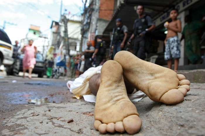 CONTINÚA LA VIOLENCIA EN LAS FAVELAS DE RÍO