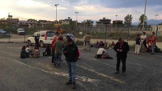 20150428 Katmandu aeropuerto espanoles 644x362