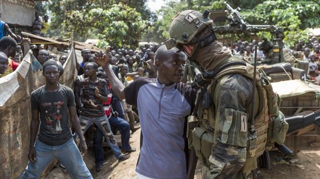 20150430 Tropas comienzan combatientes Republica Centroafricana