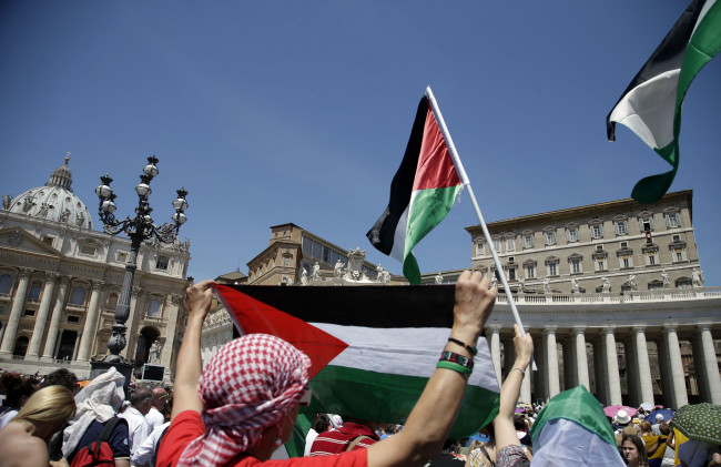 EL PAPA CANONIZA A DOS PALESTINAS Y 'ANGELIZA’ A ABU MAZEN
