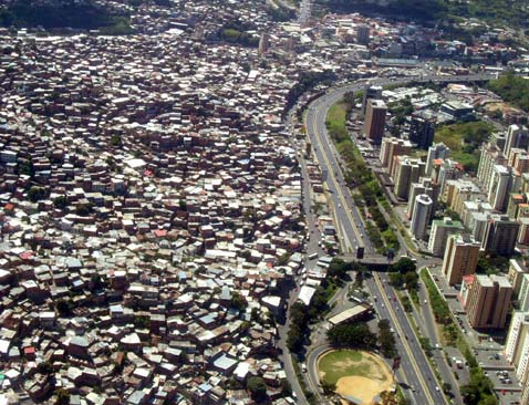 RICOS Y POBRES ESTÁN CADA VEZ MÁS DISTANCIADOS
