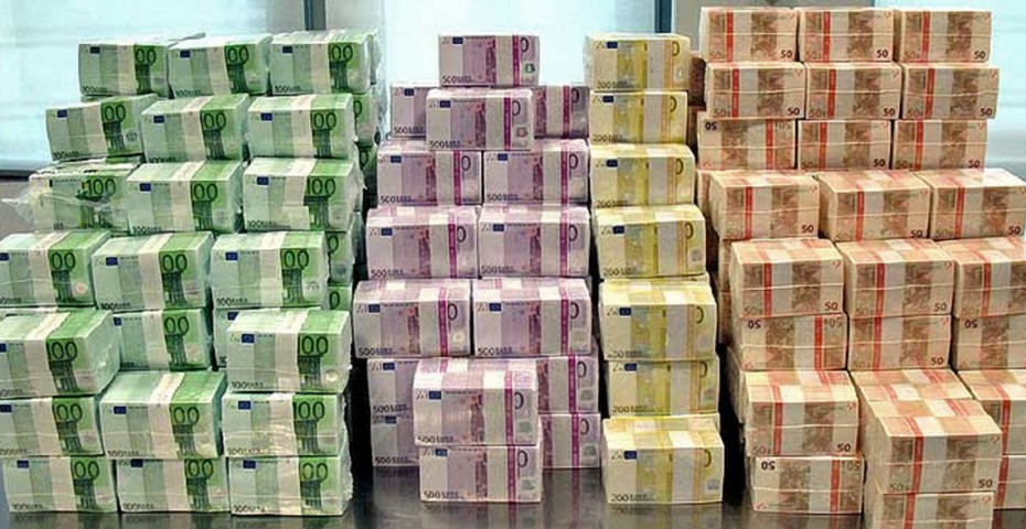 LOS TURISTAS SIGUEN DEJANDO MUCHOS EUROS EN ESPAÑA