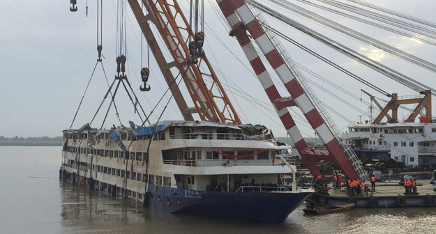 RESCATADAS LAS VÍCTIMAS DEL BARCO HUNDIDO EN EL YANGTSÉ
