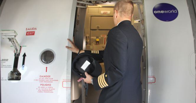 POCAS PLAZAS PARA TANTOS PILOTOS…