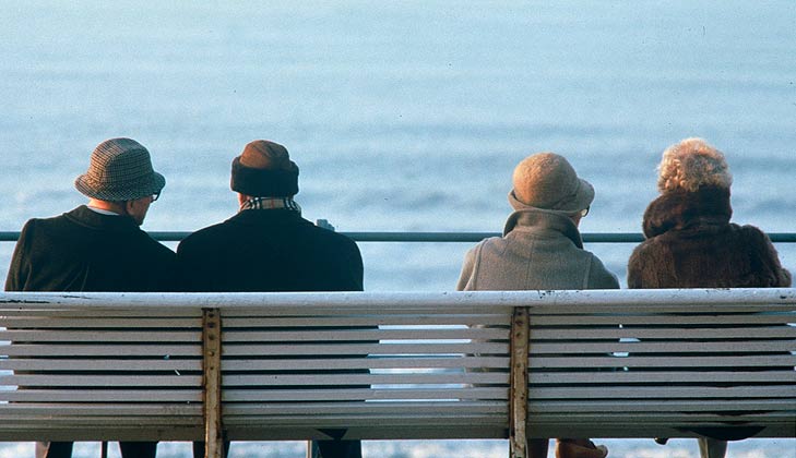 EN ESPAÑA CADA VEZ VIVIMOS MÁS, PERO CADA VEZ SOMOS MENOS