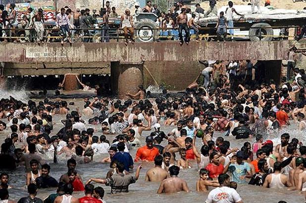 EN PAKISTÁN, UNA OLA DE CALOR SUPONE UN DRAMA MAYOR