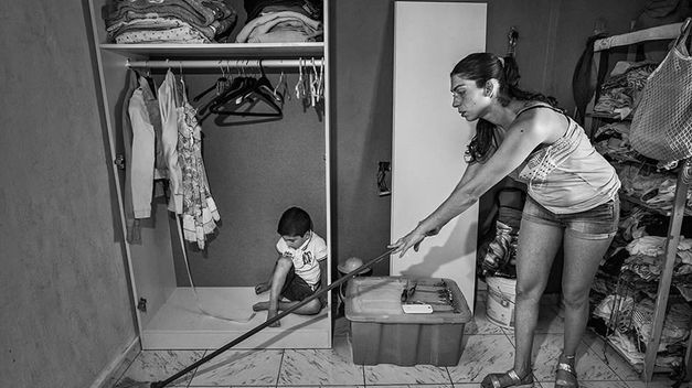 LAS MADRES SOLAS CON HIJOS LO TIENEN MÁS DIFÍCIL
