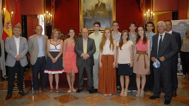 20150708 Alcalde Granada desnudas elegantes