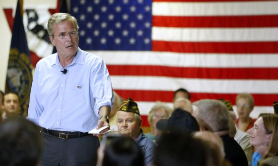 A JEB BUSH SE LE VE EL PLUMERO