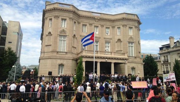LA BANDERA DE CUBA VUELVE A ONDEAR EN WASHINGTON