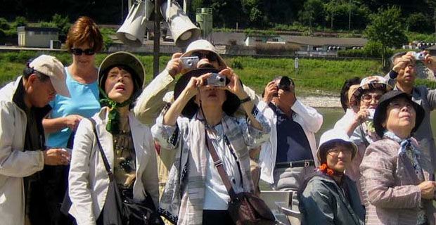 LOS TURISTAS DEJAN EN ESPAÑA BUENOS DINERITOS