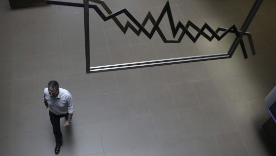 SE DERRUMBA LA BOLSA EN GRECIA