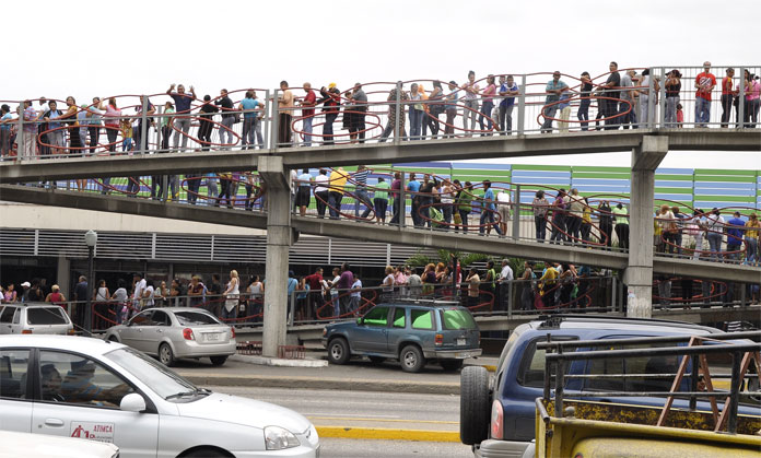 LA TRAGEDIA DE LAS COLAS EN VENEZUELA