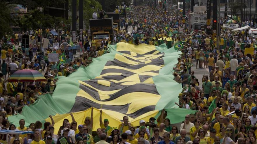 MAREAS AMARILLAS CONTRA DILMA