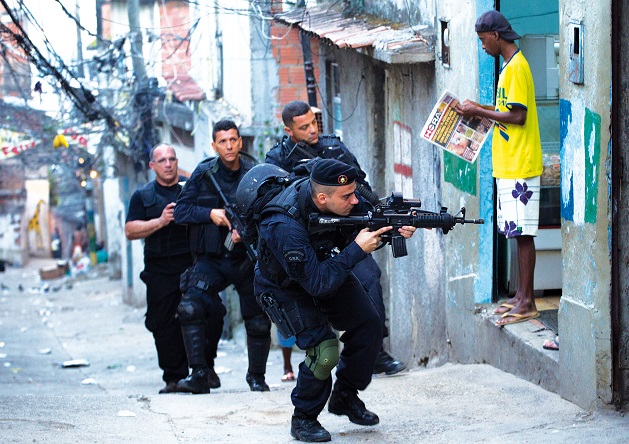 LA POLICÍA BRASILEIRA ES TANTO O MÁS VIOLENTA QUE LOS DELINCUENTES