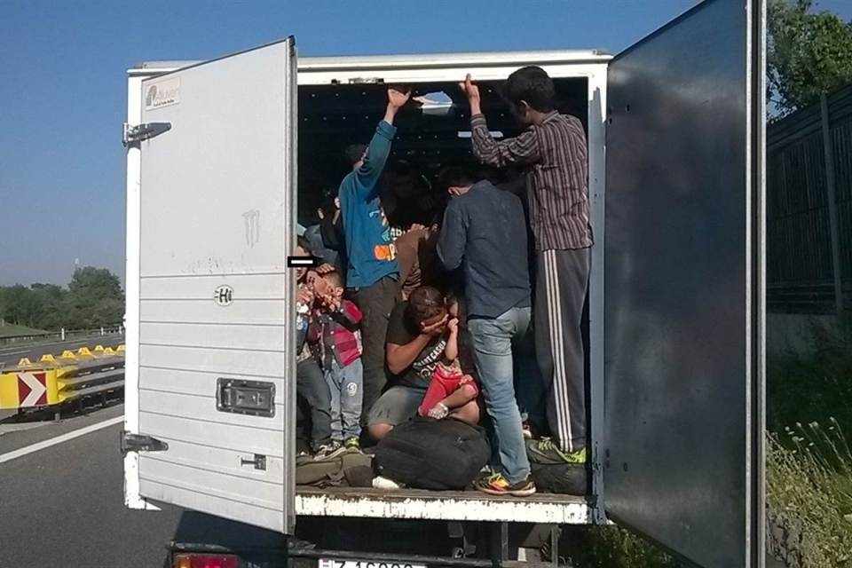 LOS MIGRANTES NO SON PERSONAS, SON MERCANCÍAS O CARGAS