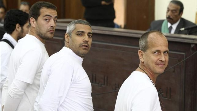 EGIPTO CONDENA A TRES PERIODISTAS DE AL YAZIRA