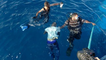 TRESCIENTAS PERSONAS MÁS PUEBLAN LOS FONDOS DEL MEDITERRÁNEO