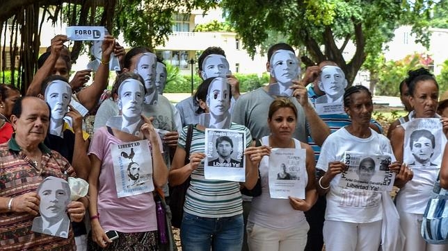 A LOS CASTRO LES CUESTA ABANDONAR VIEJAS COSTUMBRES