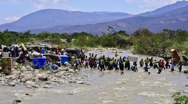 CRISIS FRONTERIZA ENTRE COLOMBIA Y VENEZUELA