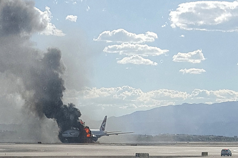 INCENDIO EN UN AVIÓN A PUNTO DE DESPEGAR EN LAS VEGAS