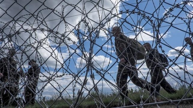 HUNGRÍA ENVÍA EL EJÉRCITO A LA FRONTERA CON SERBIA