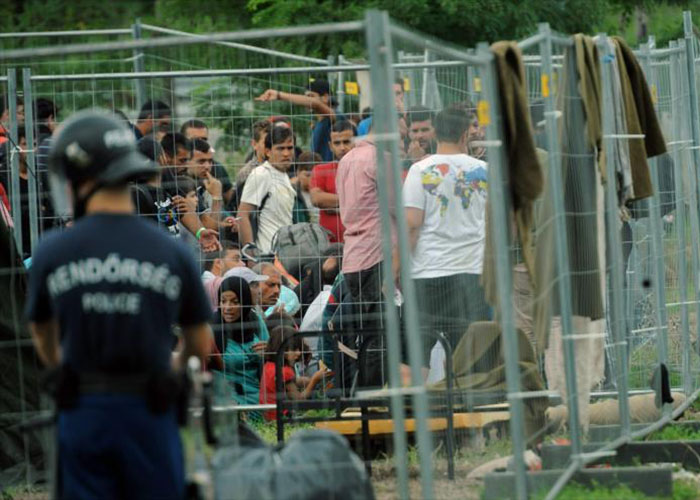LAS AUTORIDADES HÚNGARAS NO QUIEREN QUE SALGA A LA LUZ PÚBLICA SU MAL TRATO A LOS MIGRANTES