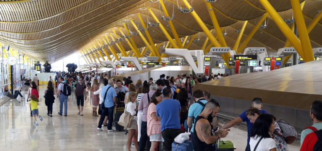 EN AGOSTO HUBO MÁS VIAJEROS EN AVIONES QUE EN TRENES