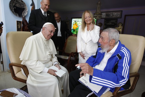 EL ‘PAPA PACO CHE’ NO TIENE TIEMPO PARA OPOSITORES PERO SÍ PARA DICTADORES