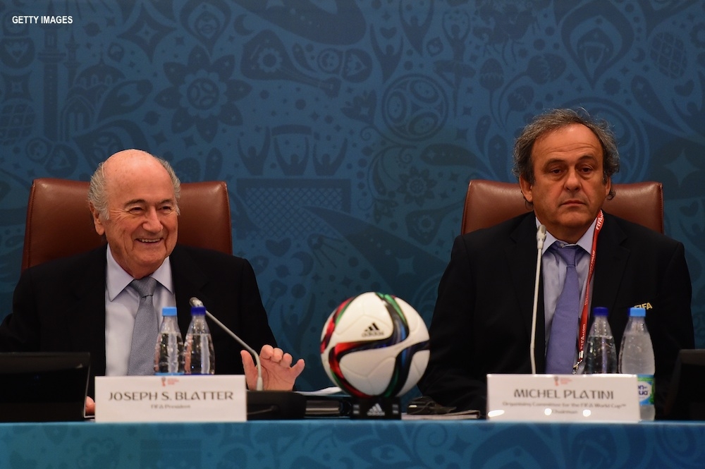 BLATTER Y PLATINI SUSPENDIDOS DE SUS FUNCIONES