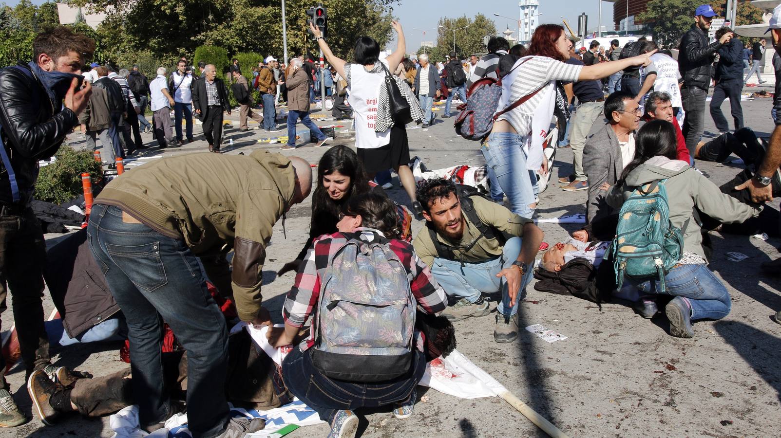 MASACRE EN UNA MANIFESTACIÓN PACIFISTA EN ANKARA